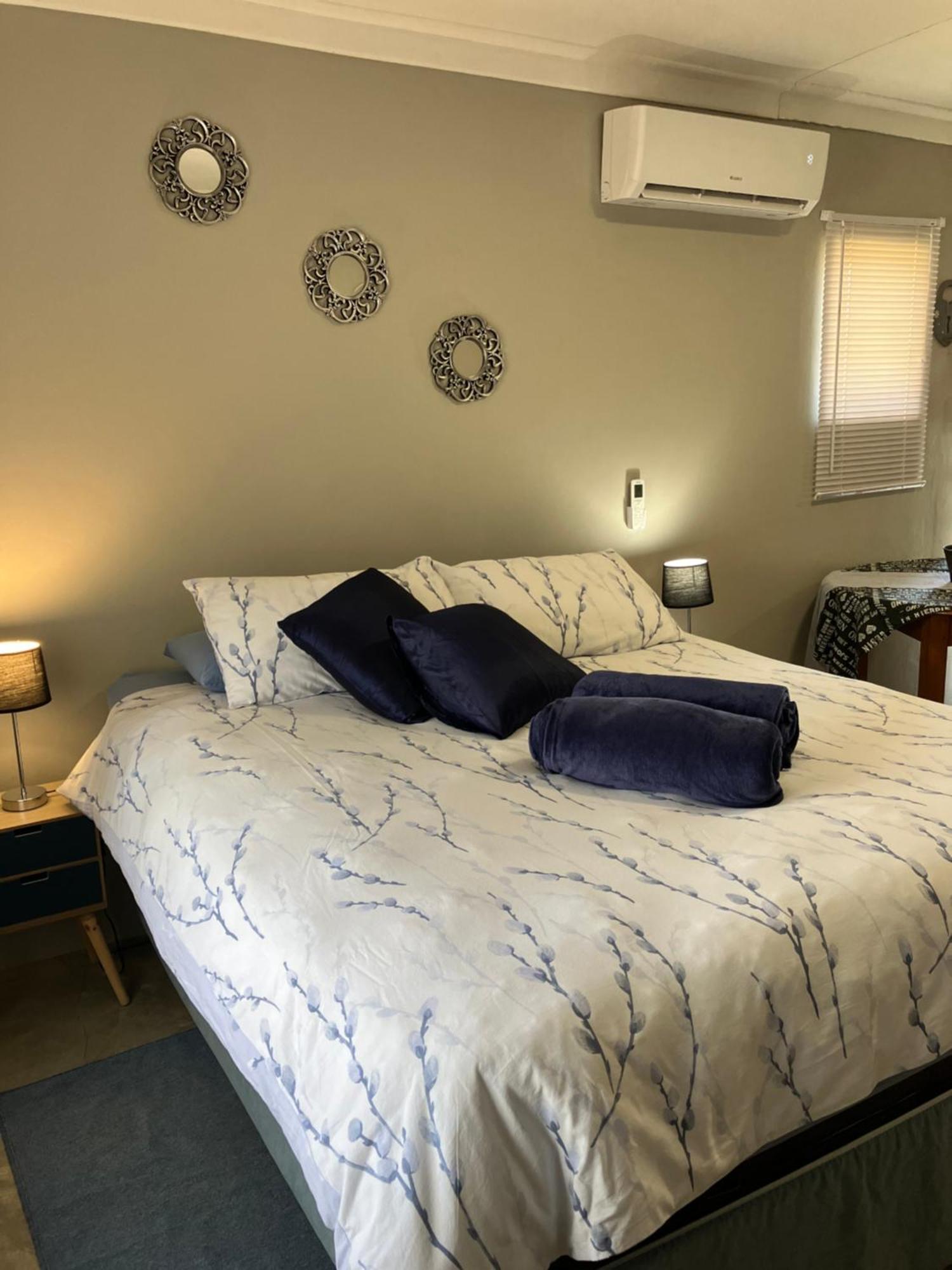 Stellies Accommodation - Room 1 Кетмансхоп Екстериор снимка