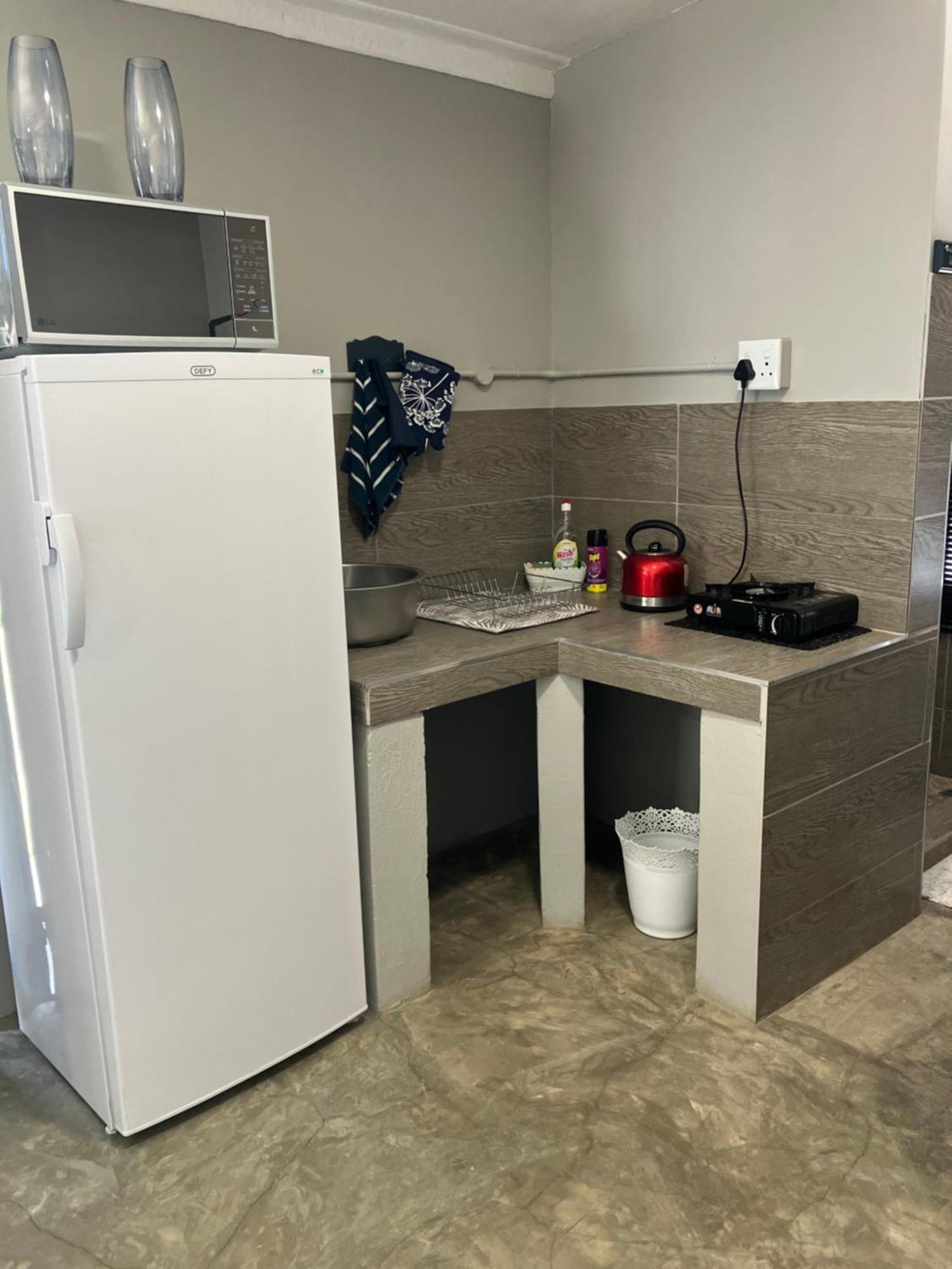 Stellies Accommodation - Room 1 Кетмансхоп Екстериор снимка