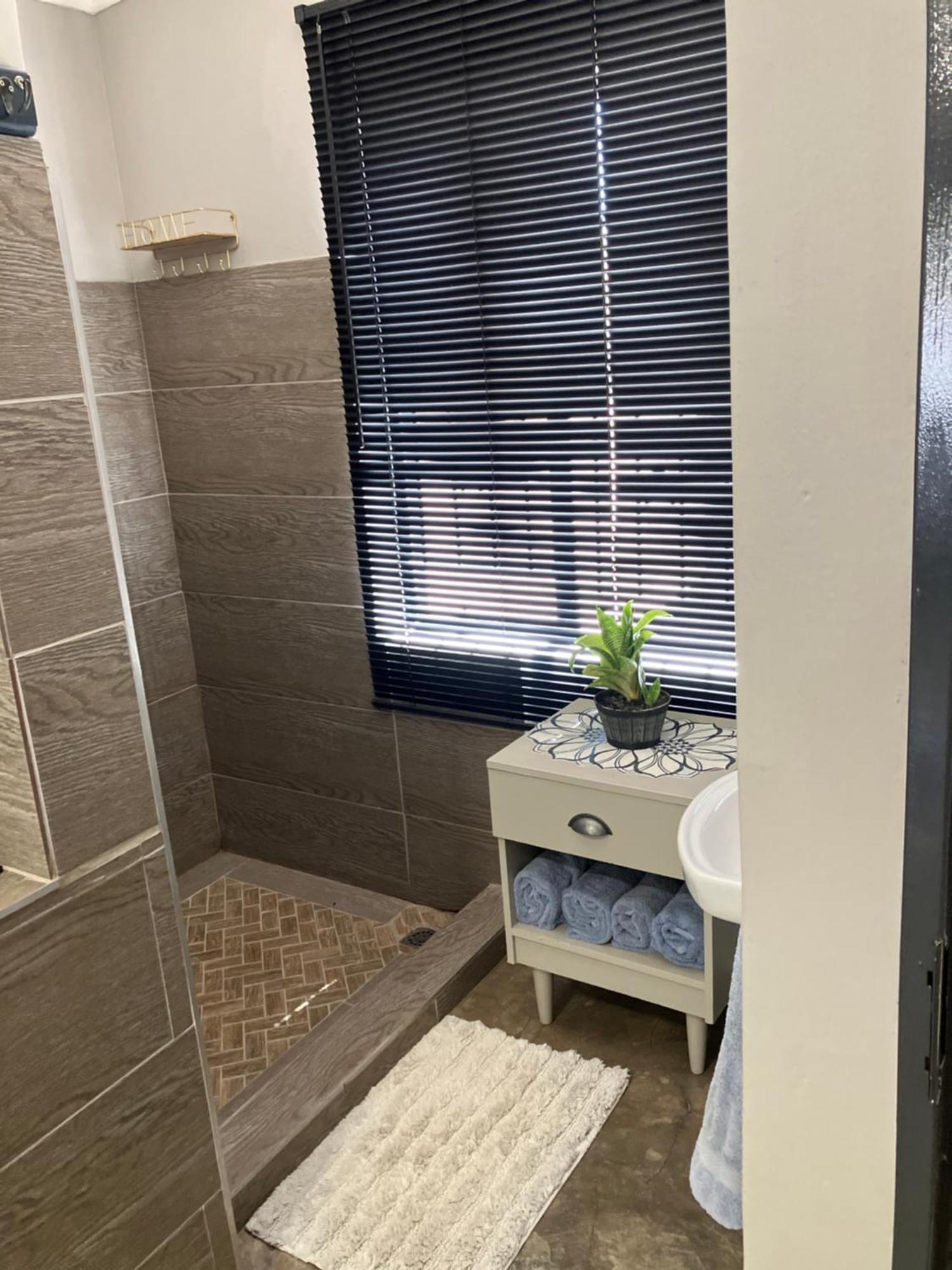 Stellies Accommodation - Room 1 Кетмансхоп Екстериор снимка