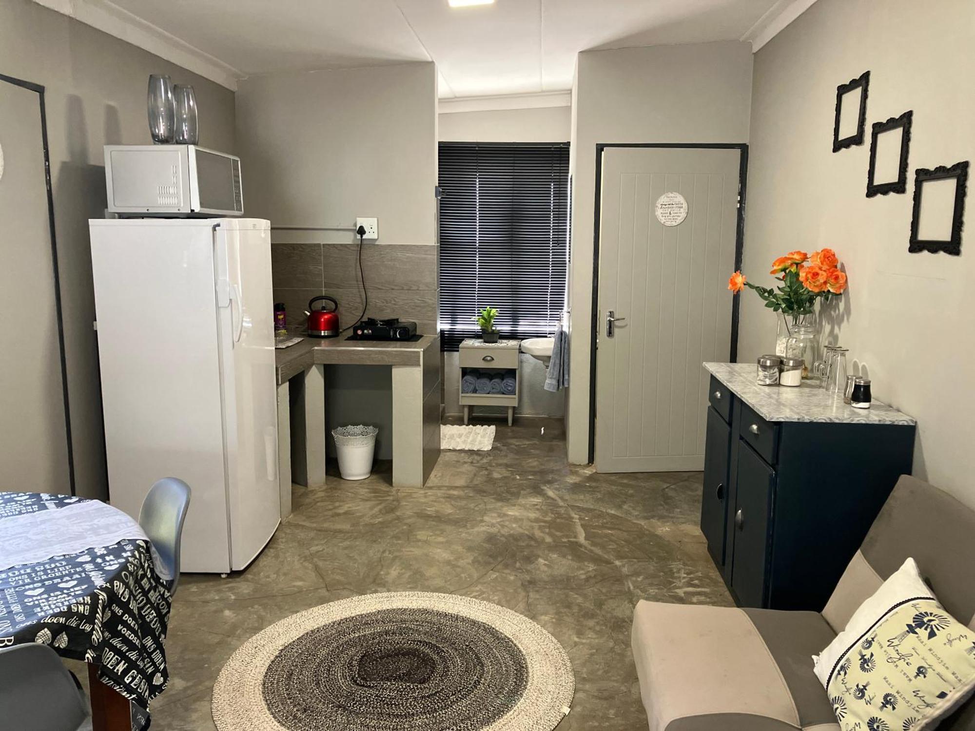 Stellies Accommodation - Room 1 Кетмансхоп Екстериор снимка