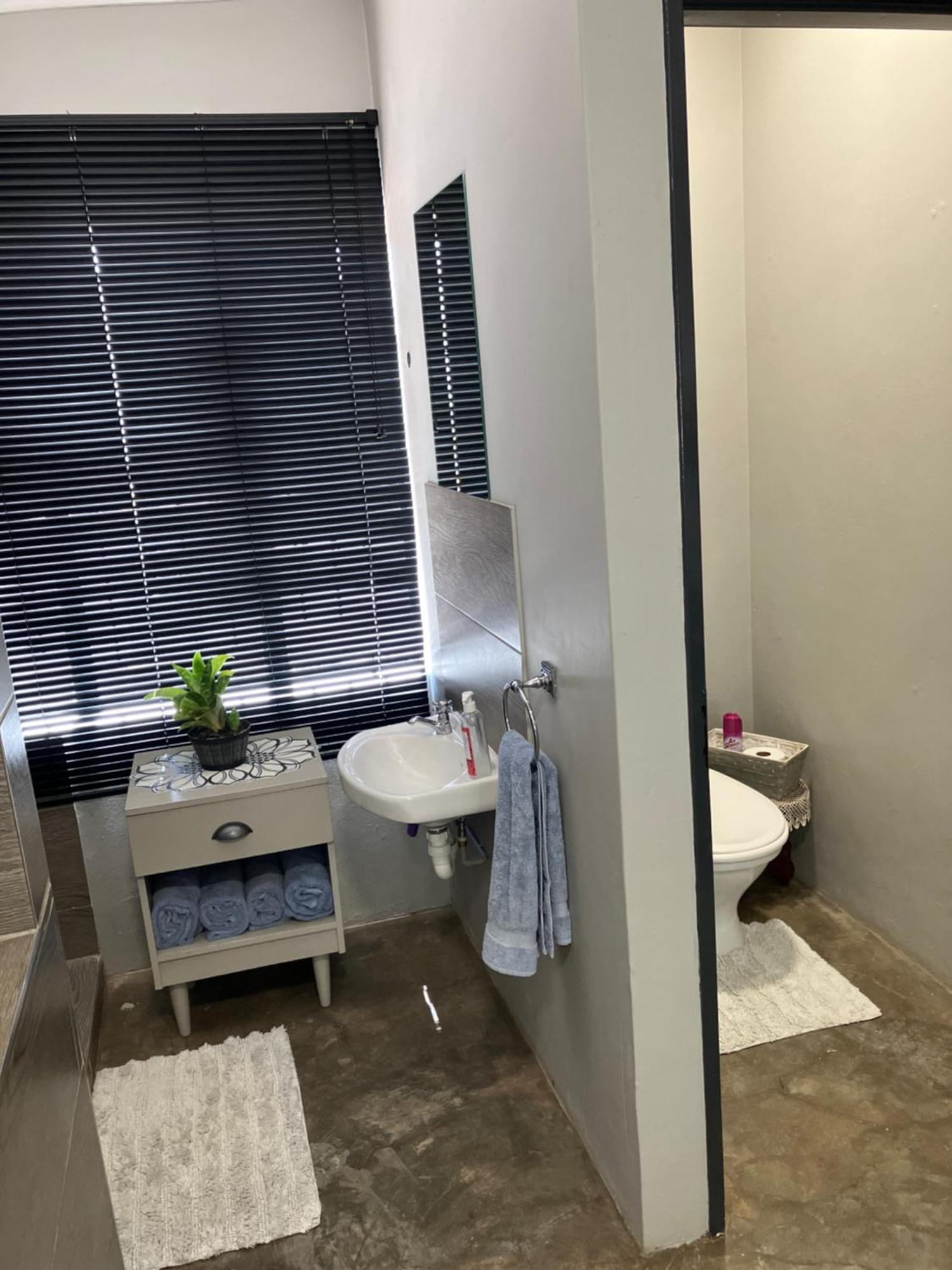 Stellies Accommodation - Room 1 Кетмансхоп Екстериор снимка